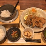 五穀 - 鶏の竜田揚げ定食 + わらび餅