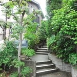 看板は、一切なし。　　マンションの３Fフロアーが、お店。