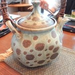 急須も自前。　食器の大きさも、１つ１つ若干、違います。