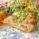 花・ふらんす食堂やまもと - アスパラガスとベーコンのキッシュ＆野菜のお惣菜のプレートランチ(\1,380)　キッシュ