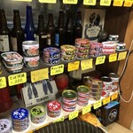 三国屋 - 缶詰の棚