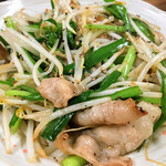 有限会社桝屋酒店   - 豚のニラもやし炒め