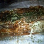 日の出 - ボリュームでカタがついてる側面の肉玉そば入りキャベツ脂大盛り