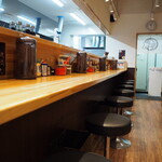 とんこつらぁ麺 松もと - 店内（カウンター席）