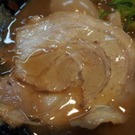 とんこつらぁ麺 松もと - とんこつラーメン半熟煮玉子入り（チャーシュー）