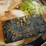 とんこつらぁ麺 松もと - とんこつラーメン半熟煮玉子入り（海苔）