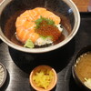 Nihonshu Genkasakagura - ランチのサーモンいくら丼