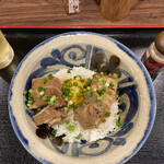 オキナワ食堂 ばるやパーラー - ラフテー丼880円です