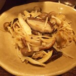 金町製麺 - 帆立とキノコのバター醤油　400円