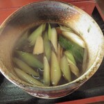 北の蕎麦屋 - つけ汁には葱がいっぱい