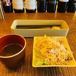 Kubota Shokudou - 「スープは熱いのでお気をつけください」と一言添えていただき……本当に熱々なので知らずにいきなり飲んだら火傷しそう(^^;) ゴマたっぷりのワカメスープ、美味しいです。