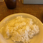 KUBOTA食堂 - 唯一、残念に思ったごはん。先日のカフェ＆ミールMUJIのごはんの粒々と比べると全然違うなぁ〜(._.)