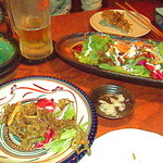 美ら鍋 赤瓦 - 手前のもずくの天ぷらが美味し過ぎた....