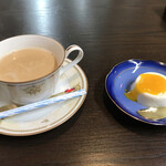 インド・ネパール料理 Jun - ホットチャイ&ココナッツプリン