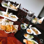 こびとカフェ - 三段のお料理が迫力～(*´∀｀)