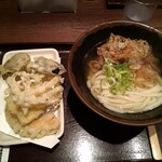 香川 一福 - 肉うどん（温・中盛）と野菜の盛合わせ天