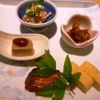 和 こじま - 見た目も綺麗なお料理の数々・・・胡麻豆腐・スルメイカの煮物（これ美味しい）・鮭の幽庵焼き・卯の花・玉子焼 