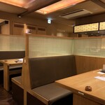 宮崎地鶏炭火焼 車 - 店内