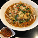 鷹の爪 - 極辛ラーメン並
      野菜増し
      生とうがらし