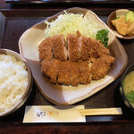 とんかつ治作 - ジャンボロースカツご飯大盛り