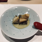 鮨処 有馬 - 函館のアワビ、肝のソース添え