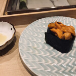 鮨処 有馬 - ウニの軍艦巻き