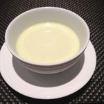 女流鉄板 Takako - グリーンピースの冷製スープ