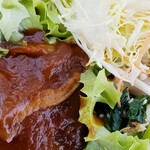 割烹 治郎兵衛 - ◆「ハンバーグ弁当」 デミグラスソースを纏った "ふんわり"ハンバーグ