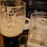 Liffey Tavern3 - 10分経過しても泡立ちそのままが、樽生の良さ♪　酔っていたので、お冷も注文♪