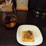 とんかつ成蔵 - 定食前のカナッペ。普通。この価格帯なら 生地は自前で作って欲しいですね。