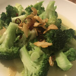 フラット - ブロッコリーのペペロンチーノ