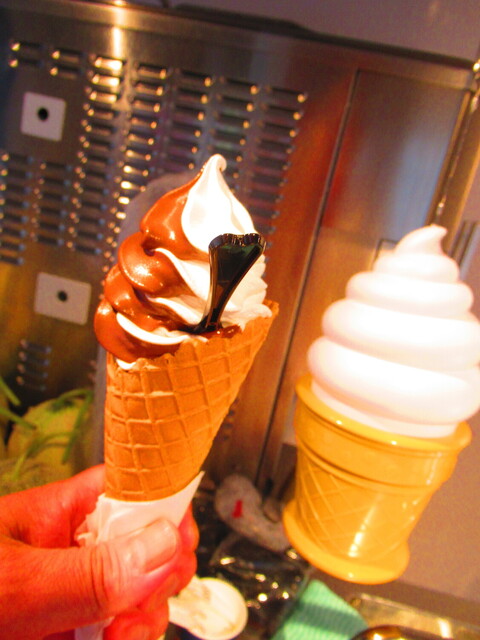 本気ソフトクリーム ミックス380円 と フルーツサンド490円 マジサンド は フルーツサンドとソフトクリームのお店でジェラート専門店の系列店 ソフトクリームマシンは カルピジャーニ社製です By 食べ過ぎ太り過ぎ マジサンド Majisand 狸 本気ソフトクリーム ミックス380円 と フルーツサンド490円 マジサンド は フルーツサンドとソフトクリームのお店でジェラート専門店の系列店 ソフトクリームマシンは カルピジャーニ社製です By 食べ過ぎ太り過ぎ マジサンド Majisand 狸