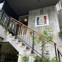 ラ・ブランシュ - お店はビルの2階