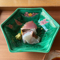 しらに田 - 須磨鰹とイサキのお造り