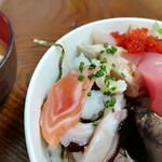 おかもと鮮魚店  - サーモンは流石に地魚では無い？