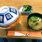 鹿の子 - 鹿の子　「わらじカツ丼」850円(税込)