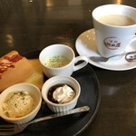 珈琲　池田屋 - ブレンドコーヒー450円とエッグドッグのモーニング