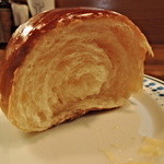 ステーキハウス 武蔵野 - バターロール断面