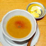 鳩肉屋 - チョルバス（トルコ風レンズ豆のスープ）。後入れのレモンとニンニクで、劇的な味変が可能！