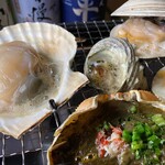 Assortment of 3 pieces of grilled shellfish