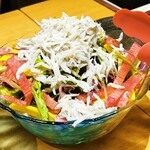 ヤマヤ鮮魚店 弥平 - 「三浦野菜と旬野菜の釜揚げシラスのサラダ」