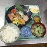 Umai Monya - お刺身定食　　小鉢、漬物、ご飯、味噌汁付き
      　　　　　　ランチ　　1420円
      　　　　　　ディナー　1750円
      