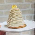 Patisserie Cache-Cache - 和栗のモンブランは甘さ控えめなので、しっかり栗の味を感じます。