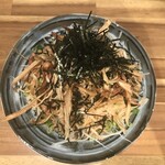 炉端 ウラハラ - 揚げ牛房とカラスミ大根のサラダ