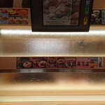 はま寿司 - 仕切りされたカウンター席