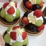 ローザンヌ - シャインマスカットタルトとチェリータルト