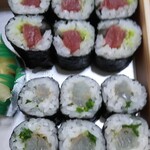 玄海鮨 - 上  鉄火巻   下  氷柱巻（白身 ヒラメ）私が勝手に名付けました(笑)