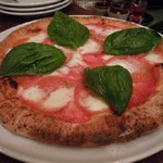 ア ミオ アージョ - DOC[トマトソース・トマトスライス・フレッシュバジル・パルミジャーノ・水牛モッツァレラ]
