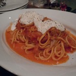 ア ミオ アージョ -  自家製手打ちパスタの「キタッラ」は豚肉の煮込みと新玉ネギのトマトソース！ リコッタクリームがたっぷりで濃厚！ 