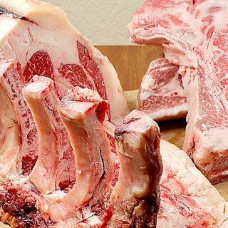 Aged meat from "Sakaeya". Enjoy the natural flavor of meat to your heart's content.